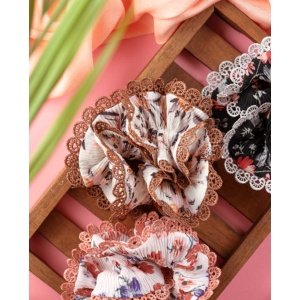 Pleated Scrunchie with Lace Border